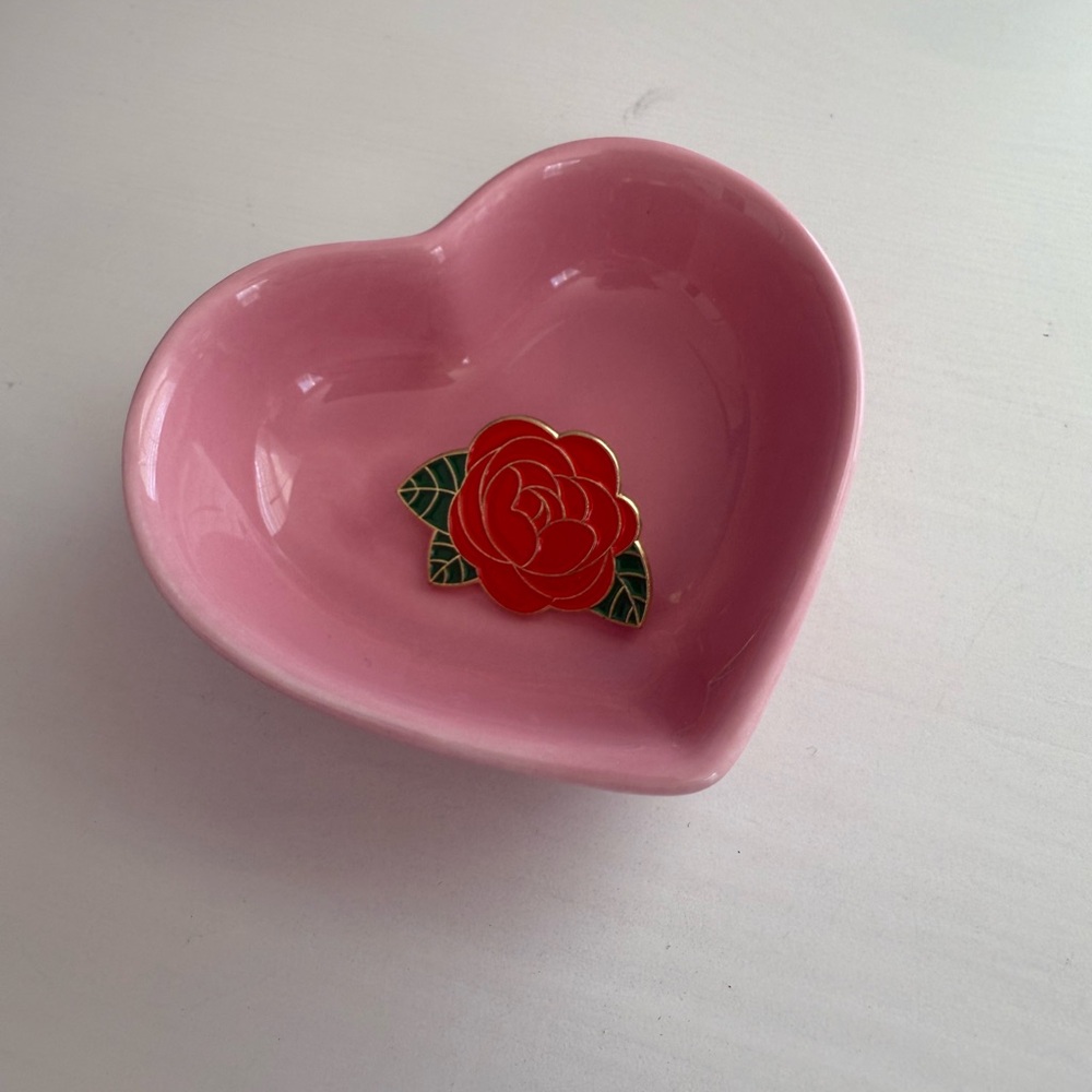 Red Rose Pin - Picture 2 of 5
